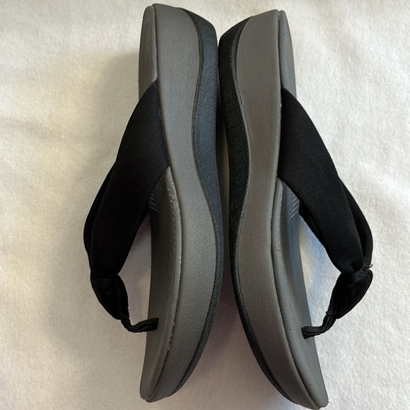 Clark’s  Cloudsteppers black sandals - Picture 4 of 7